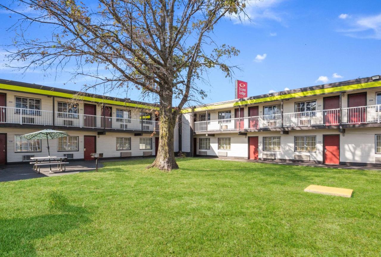 Econo Lodge Inn & Suites Terre Haute Exteriör bild