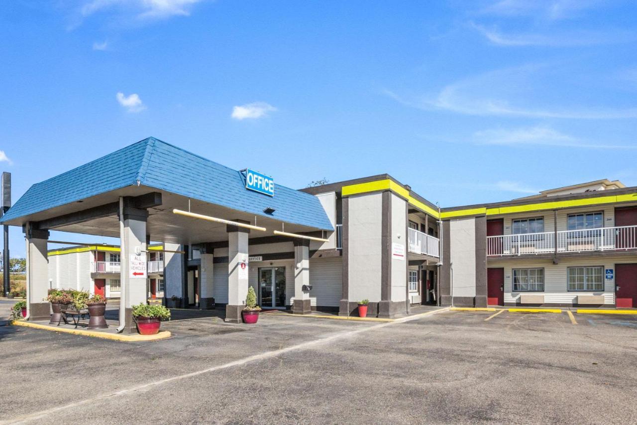Econo Lodge Inn & Suites Terre Haute Exteriör bild