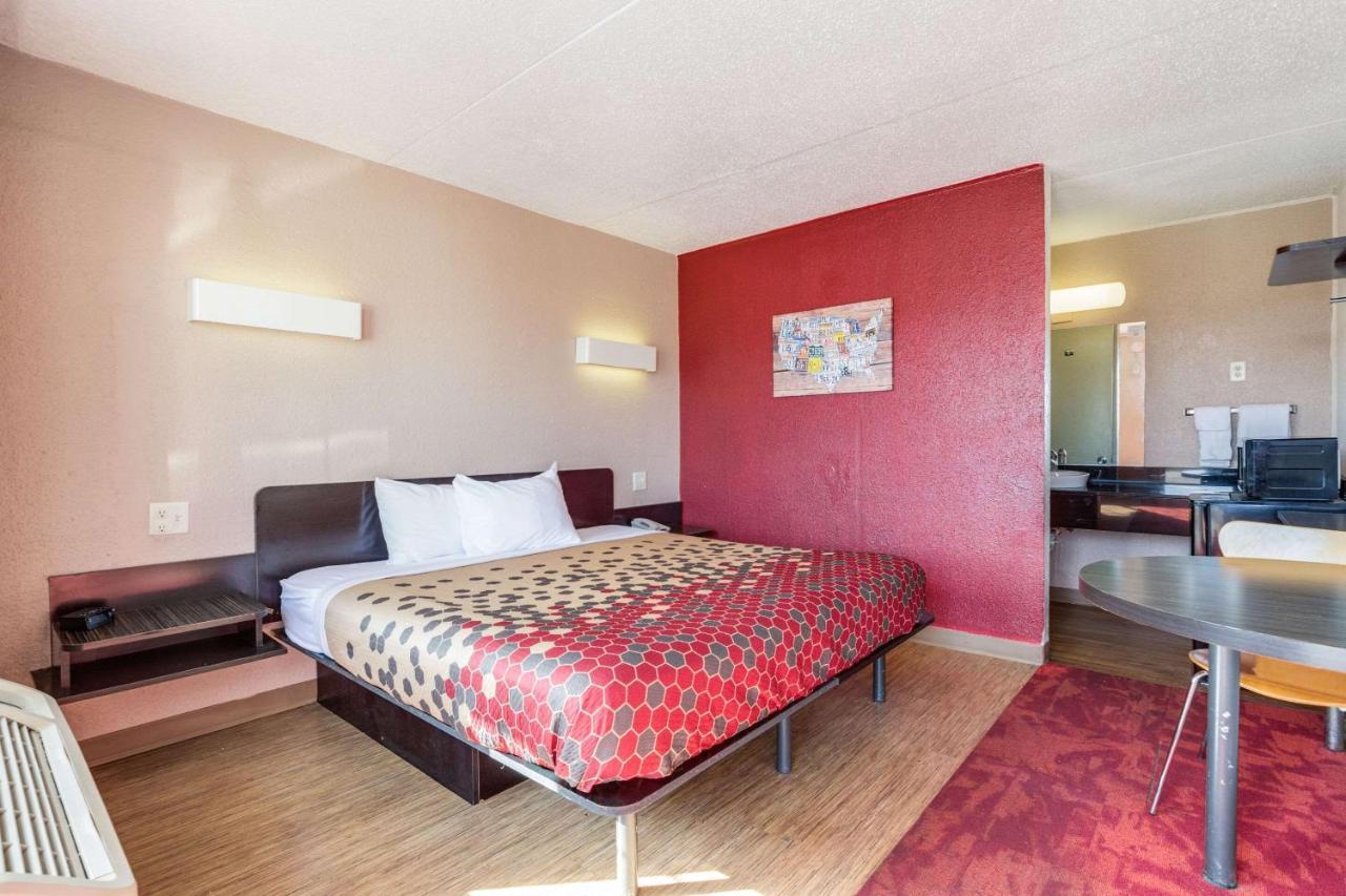 Econo Lodge Inn & Suites Terre Haute Exteriör bild