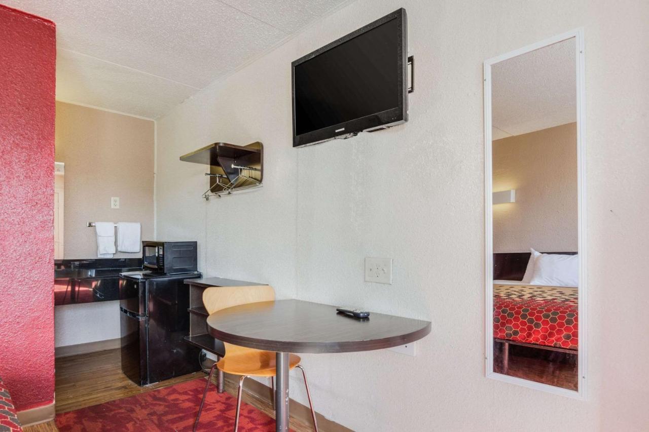 Econo Lodge Inn & Suites Terre Haute Exteriör bild