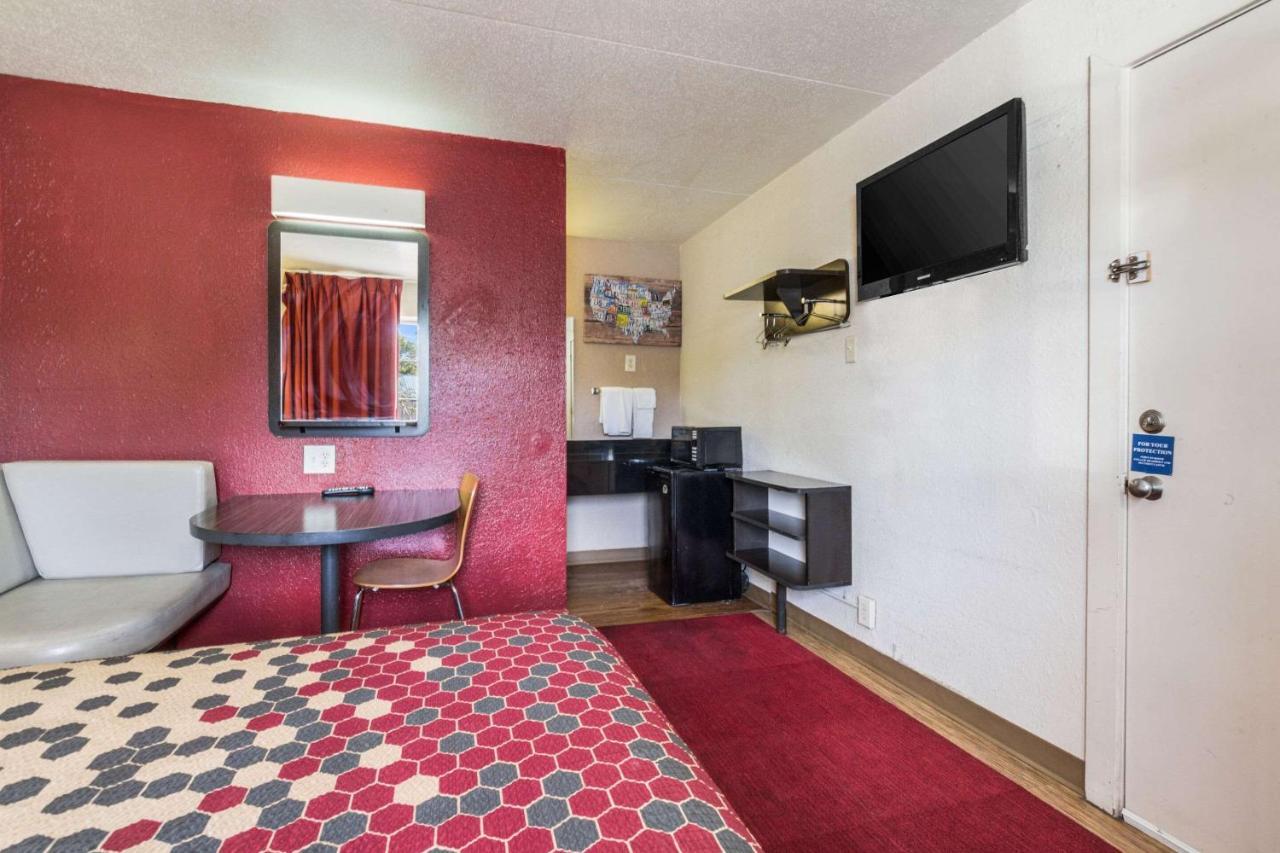 Econo Lodge Inn & Suites Terre Haute Exteriör bild