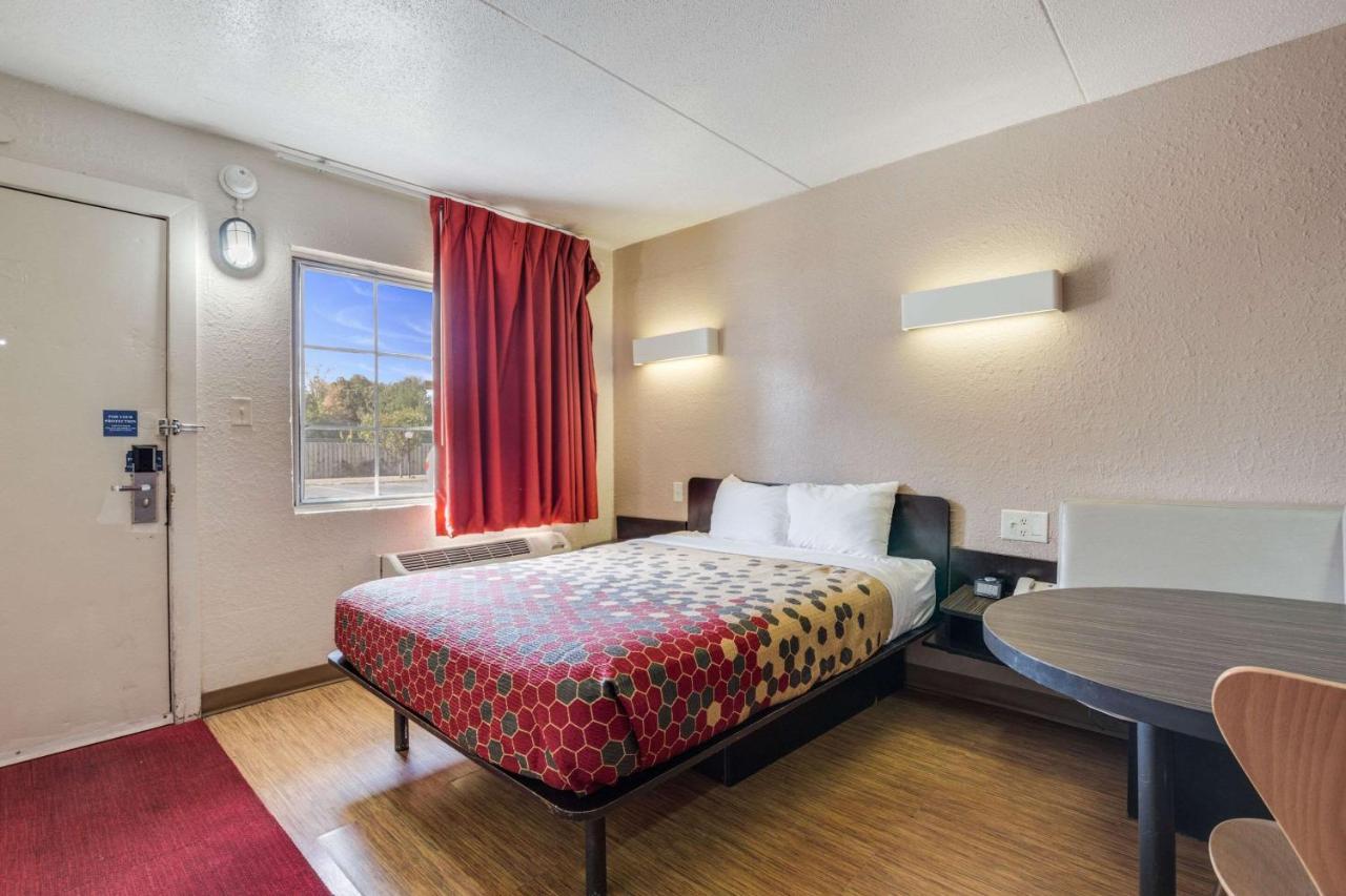 Econo Lodge Inn & Suites Terre Haute Exteriör bild